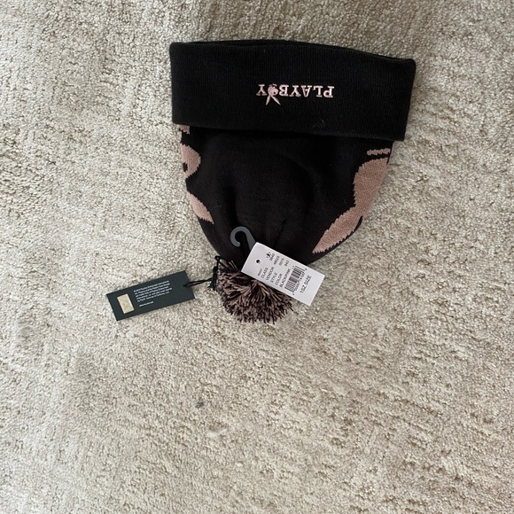 New with tags, black/pink Pom top PLAYBOY logo roll cuff beanie hat - Picture 4 of 4